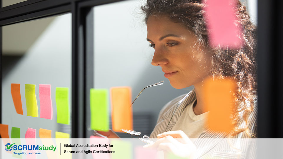 ¿Qué calificaciones y habilidades son esenciales para alguien que aspira a convertirse en un Agile Master Coach?